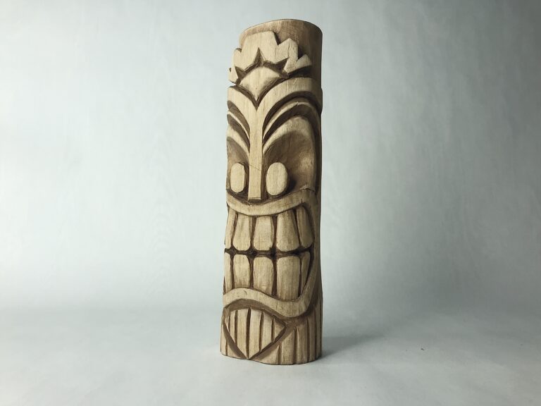 Тотемы Полинезии из дерева